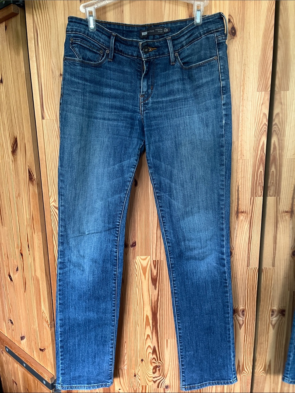 Levi’s Classic Mid-Blue Straight Leg Jeans (size 28)